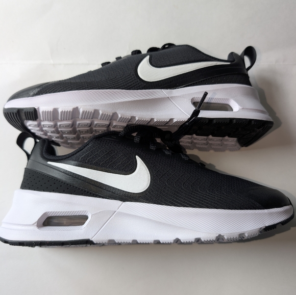 Nike Air Max Nuaxis Sneakers New Black White Women's 9 - Picture 2 of 8